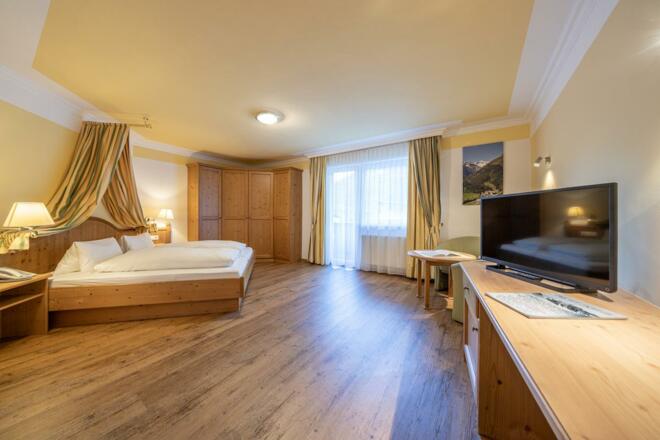 Zimmer renoviert mit Westbalkon-2