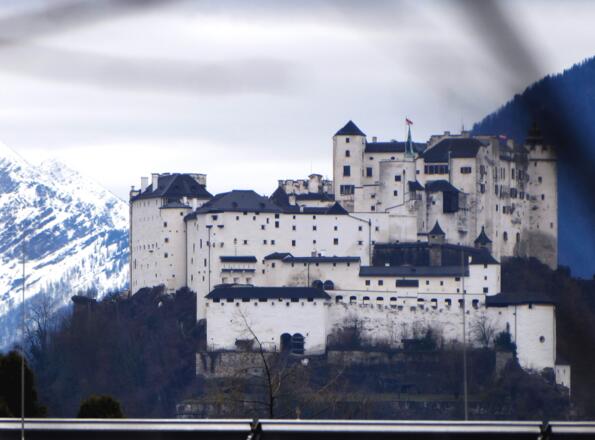 Festungsblick über die Dächer der Häuser in der Kühbergstraße.
