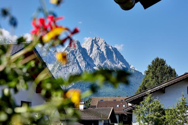 Blick vom Balkon zur Zugspitze