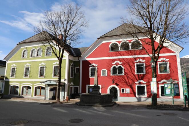 Schärhaus mit Brunnen