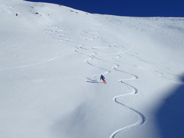 Trotz der langen Niederschlagspause immer noch guter Pulverschnee
