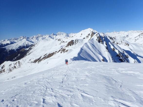 Gipfelgrat, hinten etwas links der Bildmitte: Hochgall