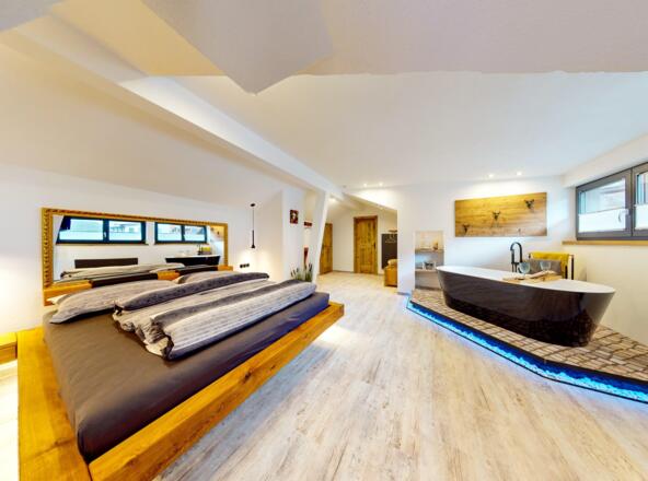 Master Bedroom mit eigener Whirlwanne