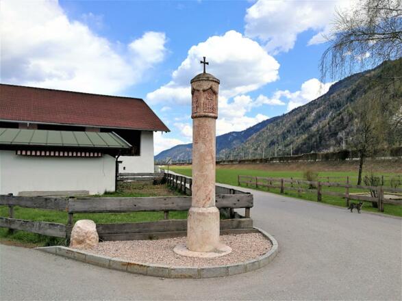 Pestsäule Radfeld Sommer