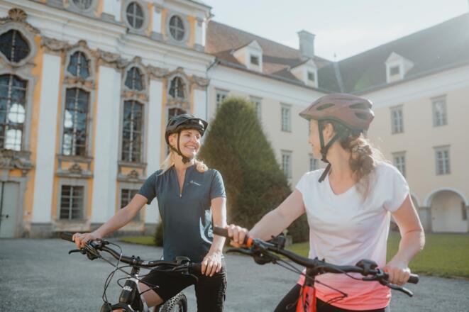 RadfahrerinnenVorStiftStFlorian16©WGDDonauOberoest