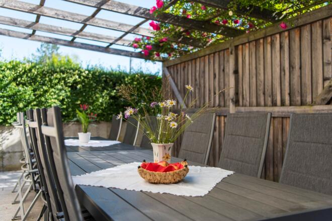 Garten Terrasse im Rosenschatten