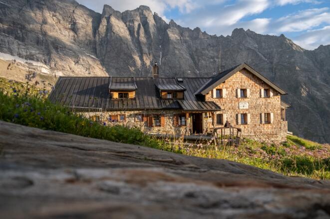 Die Geraerhütte in sanftes Licht getaucht.