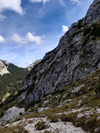 Durch diese Wand - in der Bildmite - gings hoch