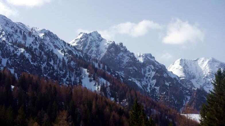 Plateau-Ausstieg um 1420m, Almkogel 2116m, rechts Brieglersberg