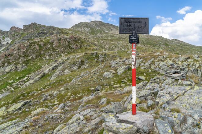 Landesgrenze am Valschavieljöchli.