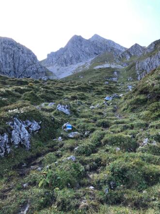 weglos aner gut markiert Richtung Zwölferjoch