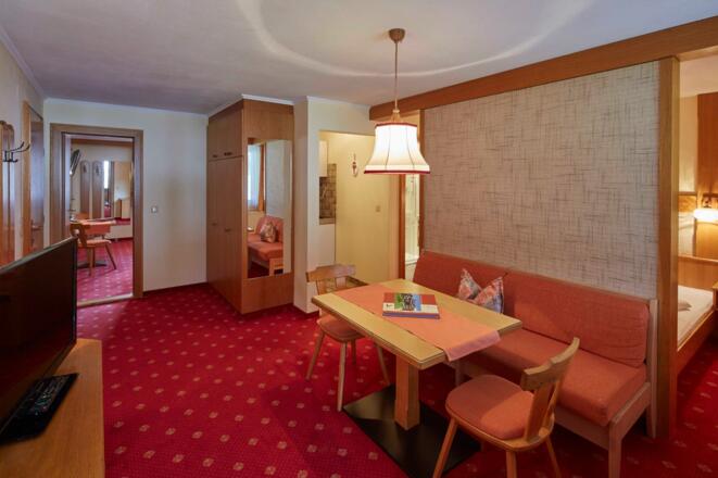 Ferienwohnung Nr. 4 / 5 mit sep. Schlafzimmer, Wohnschlafzimmer 2x DU/WC, Ostbalkon