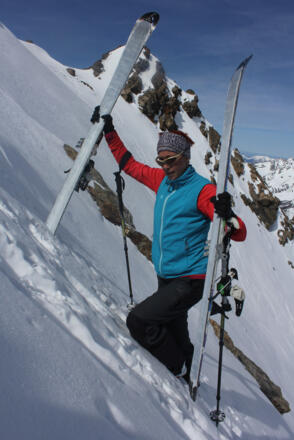 In der steilen Gipfelflanke