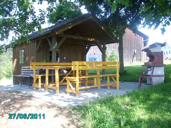 Gartenhuette mit Griller