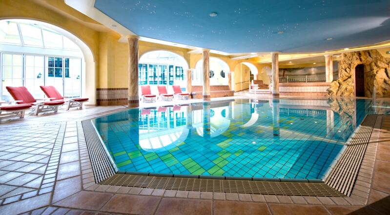 Hallenbadbereich mit Familiensauna und Dampfbad