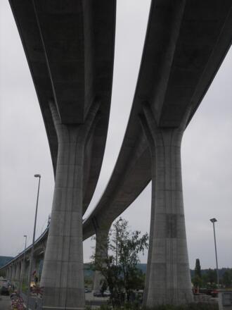Autobahnbrücke vor Prag