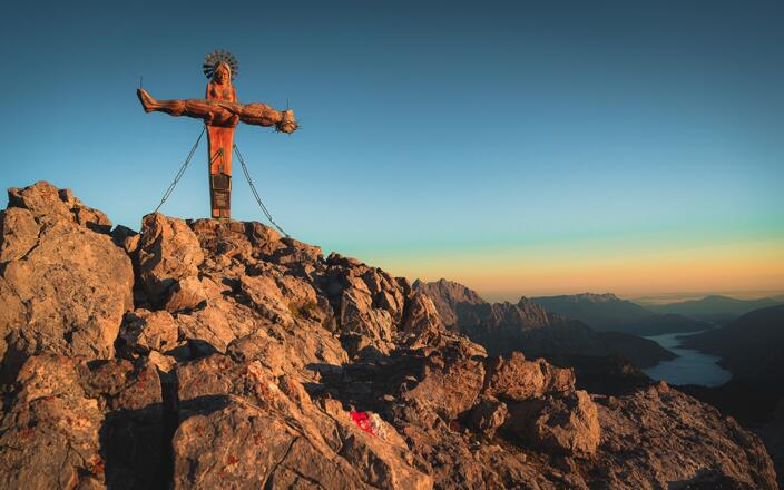 Einzigartiges Gipfelkreuz auf der Schönfeldspitz