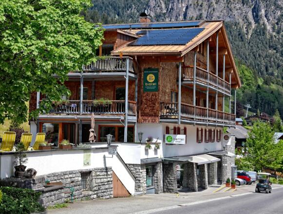 Biotel Ansicht Sommer