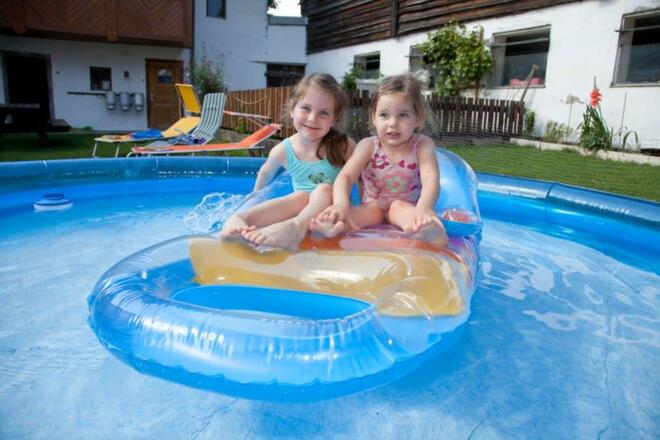 Kinderpool im Innenhof