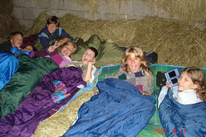 Schlafen im Heu macht Spaß