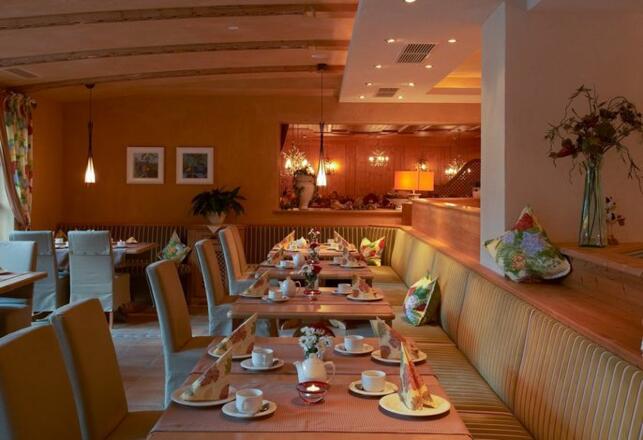 Almhotel Told
