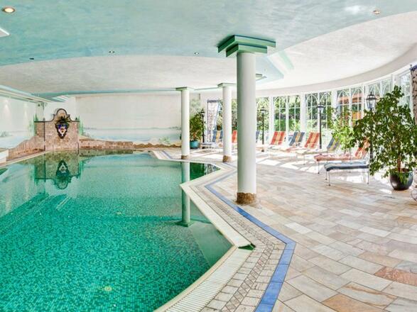 hotel-lumberger-hof-hallenbad