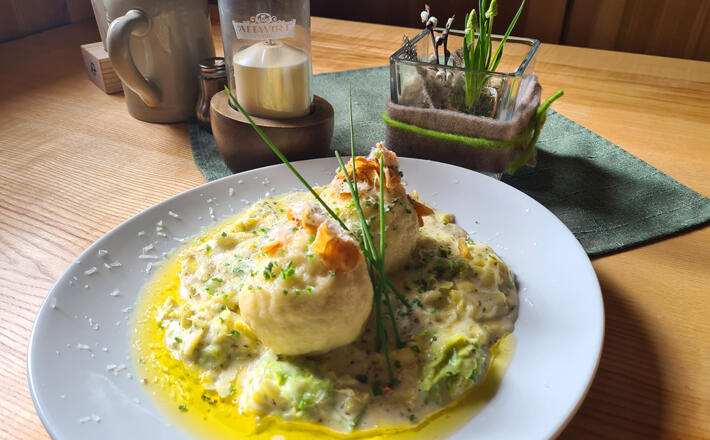 Topfen-Spinat-Knödl mit Rahmwirsing