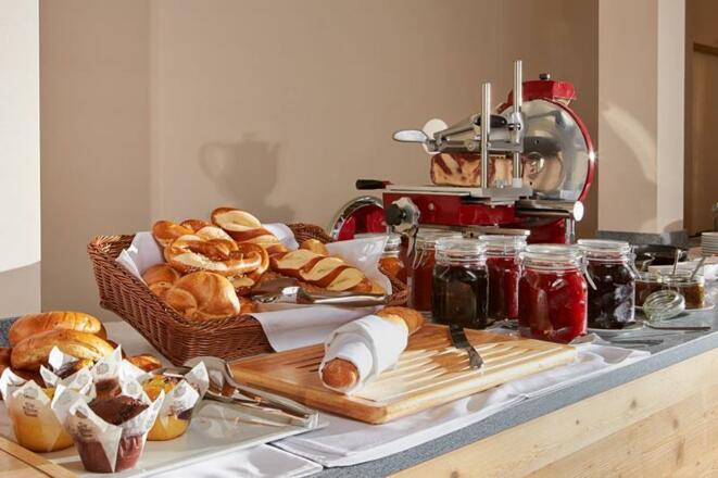 Alpeiner Nature Resort-Frühstücksbuffet.jpg