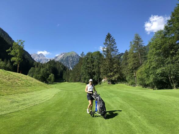 Nina_golf