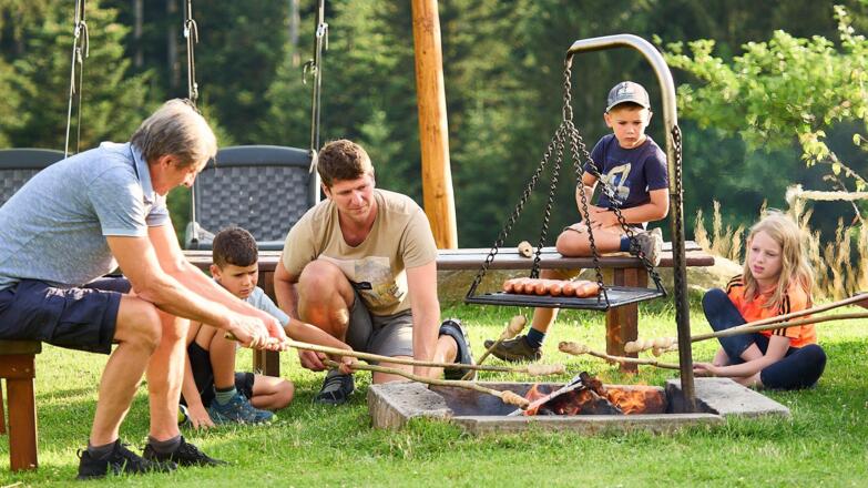 Grillen am Lagerfeuer