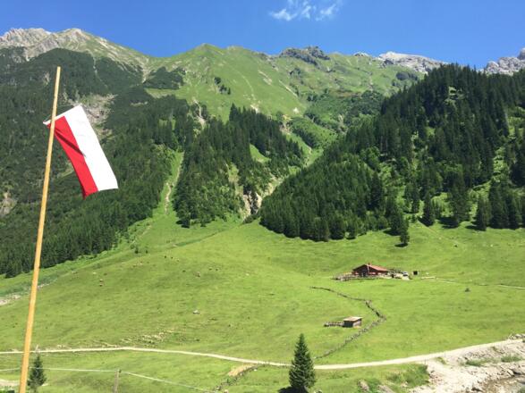 Auf Bernhards Gemstelhütte