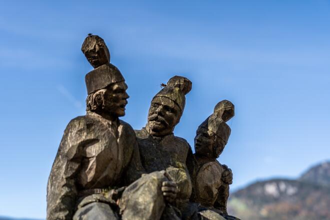 Holzfiguren am SalzErlebnisPfad