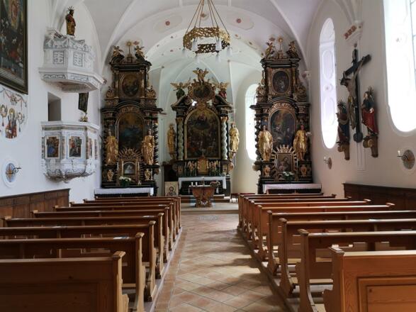Kirche mit Altar