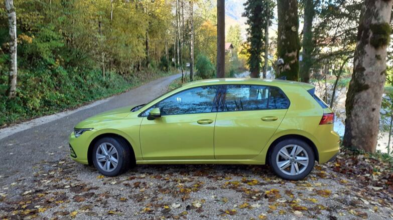 Parken an oder auf dem großen Parkplatz 640m gleich oberhalb.