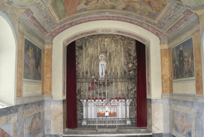 Friedhofskapelle Innenansicht