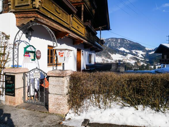 Eingang Jausenstation Stegerstall Winter
