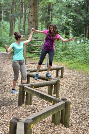 Balancieren mit Hilfe Fitnessmeile Kramsach