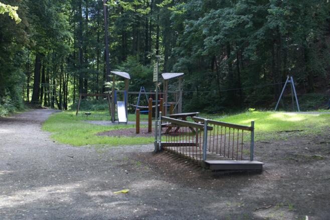 Brücke am Spielplatz