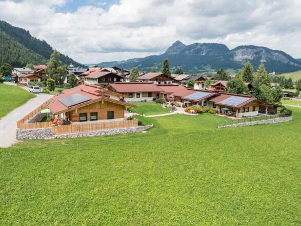 Vogelperspektive auf das Almdorf Tirol