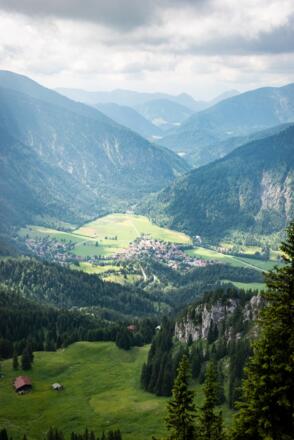 Blick vom Gipfel ins Tal