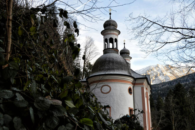 Die "Kunterwegkirche" im Bergsteigerdorf Ramsau