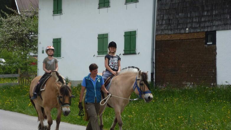 Ausreiten mit den Kids und geführt von Johanna