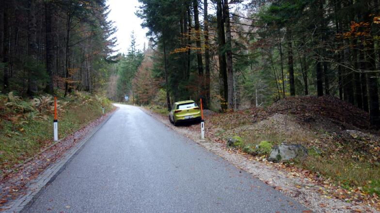 Parken oder besser am nahen, großen Parkplatz Schwarzensee 200 m.