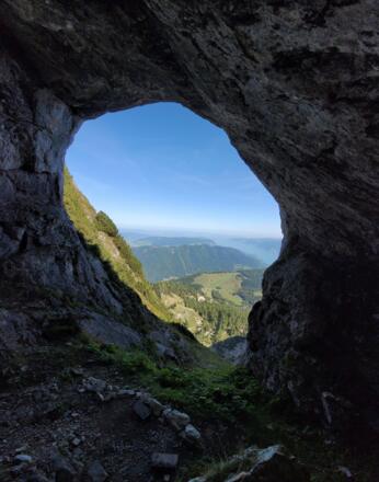 Adler Höhle