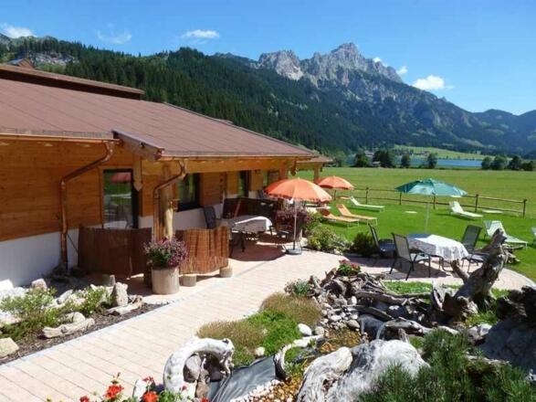 Almdorf Tirol am Haldensee im Tannheimer Tal.