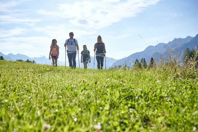 Wandern am Hochplateau Tschengla (c) Alex Kaiser -