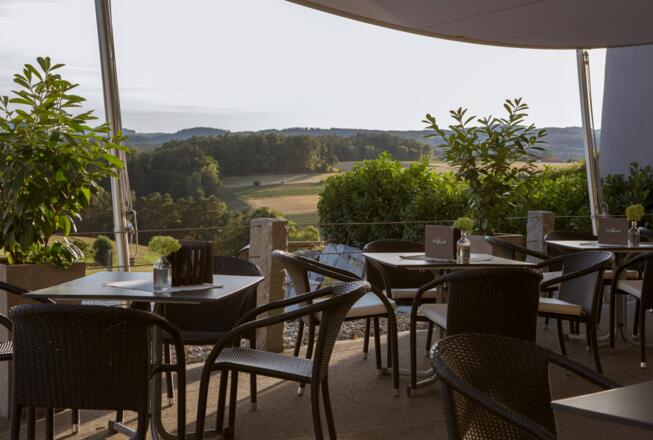 Herrlicher Ausblick von der Sonnenterrasse der Destillerie