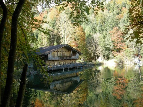712-er Lounge Berglsteinersee im Herbst