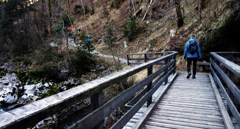 Über die Brücke aufs Nordufer ~565m