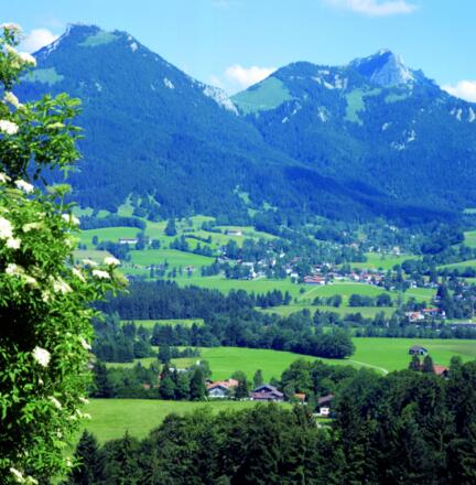 Blick auf Schwarzenberg, Breitenstein und Wendelstein